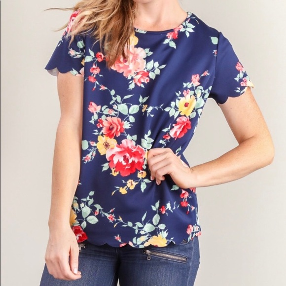 Floral Scallop Hem Top - Picture 3 of 4
